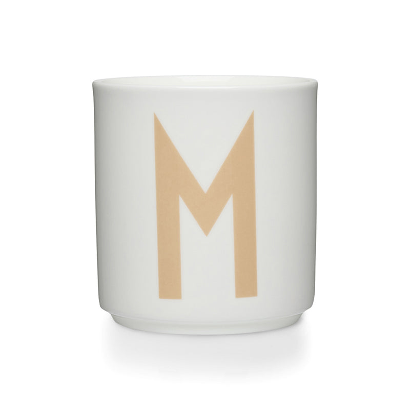 Design Letters - AJ Porzellan Becher A-Z | M / beige/weiß