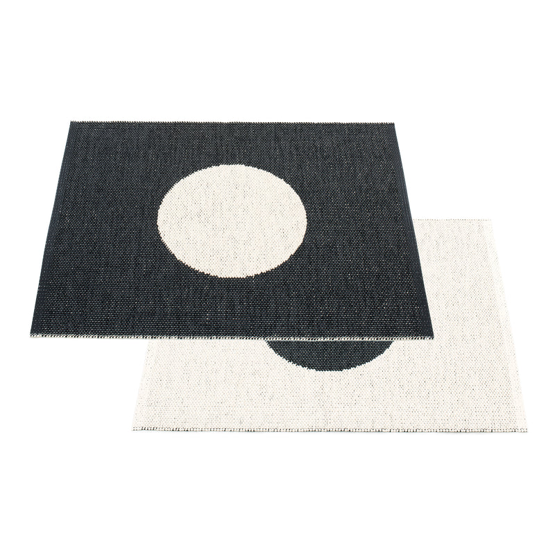 Pappelina - Vera Wendeteppich (70 cm) | 70 x 90 cm / black/vanilla