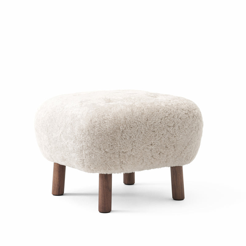 &Tradition - Pouf ATD1 für Little Petra Sessel | Schaffell Moonlight / Walnuss geölt