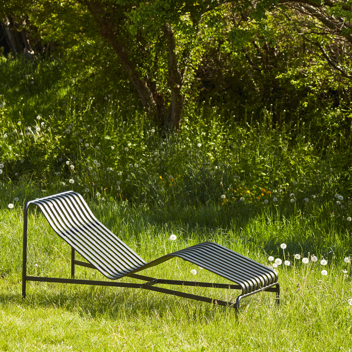 HAY - Palissade Chaise Longue Liegestuhl | anthrazit