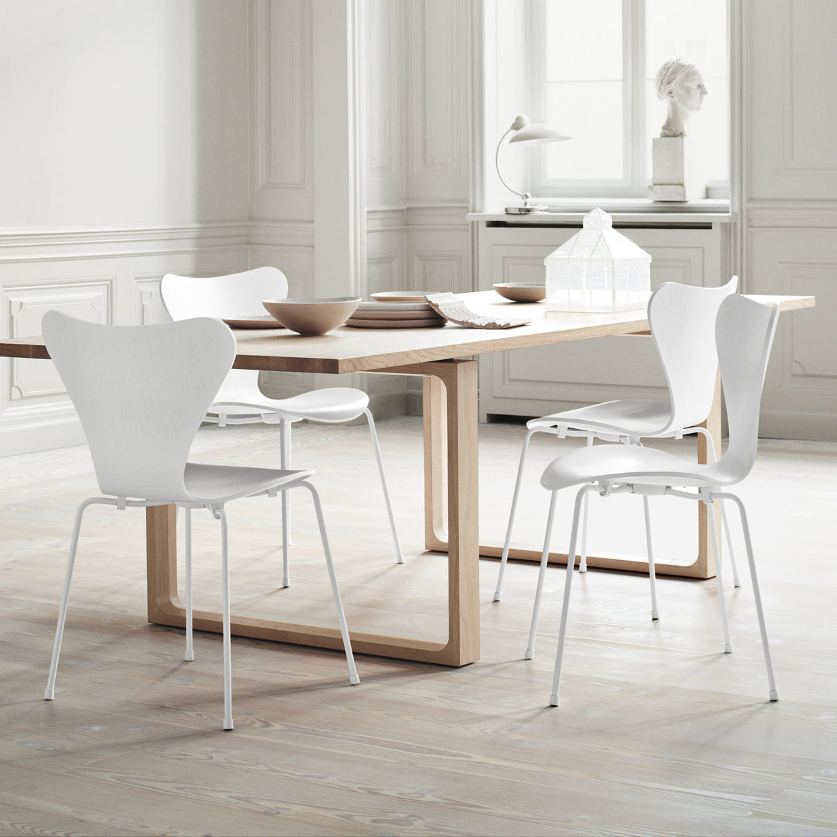 Fritz Hansen - Serie 7 Stuhl Monochrom | Esche weiß gefärbt